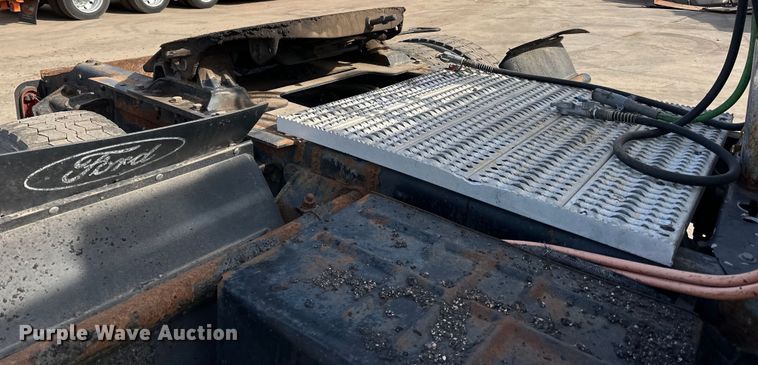 image for item DO3296 1996 Ford CF8000 semi truck