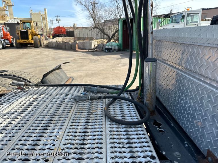 image for item DO3296 1996 Ford CF8000 semi truck