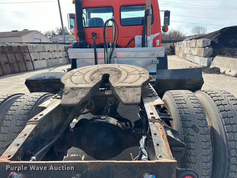 image for item DO3296 1996 Ford CF8000 semi truck