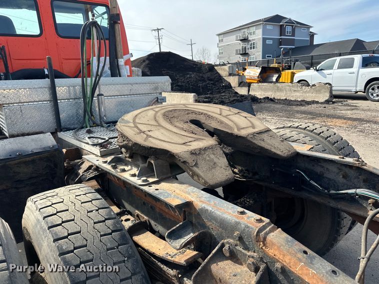 image for item DO3296 1996 Ford CF8000 semi truck