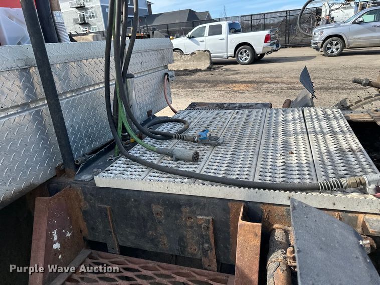 image for item DO3296 1996 Ford CF8000 semi truck