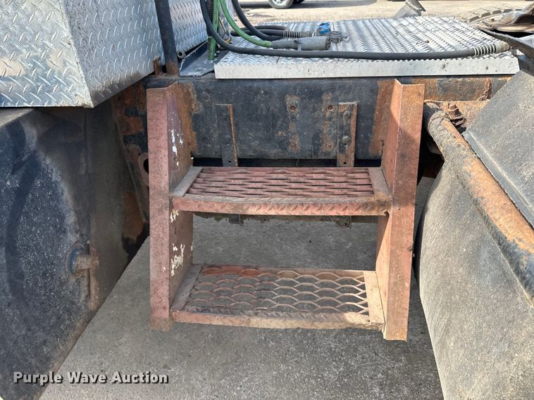 image for item DO3296 1996 Ford CF8000 semi truck