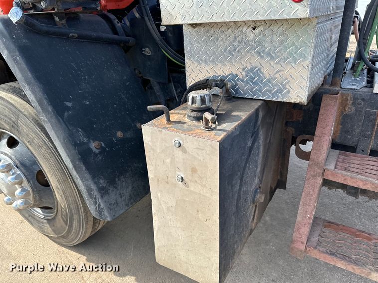 image for item DO3296 1996 Ford CF8000 semi truck