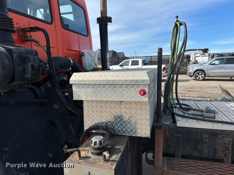 image for item DO3296 1996 Ford CF8000 semi truck