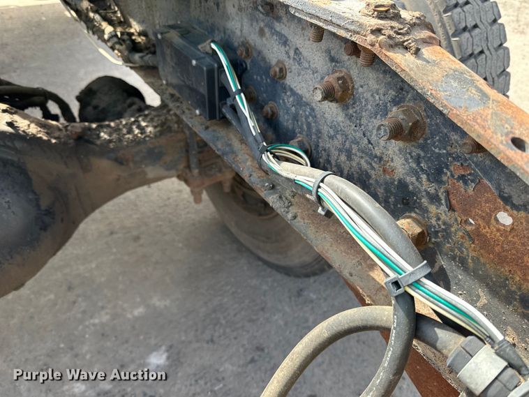 image for item DO3296 1996 Ford CF8000 semi truck