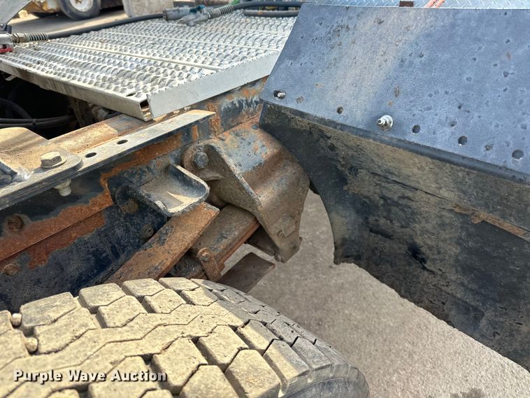 image for item DO3296 1996 Ford CF8000 semi truck