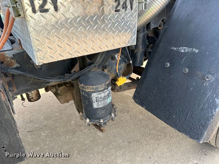 image for item DO3296 1996 Ford CF8000 semi truck