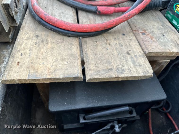 image for item DO3296 1996 Ford CF8000 semi truck