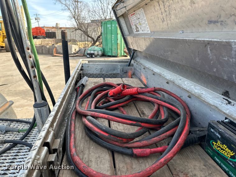 image for item DO3296 1996 Ford CF8000 semi truck