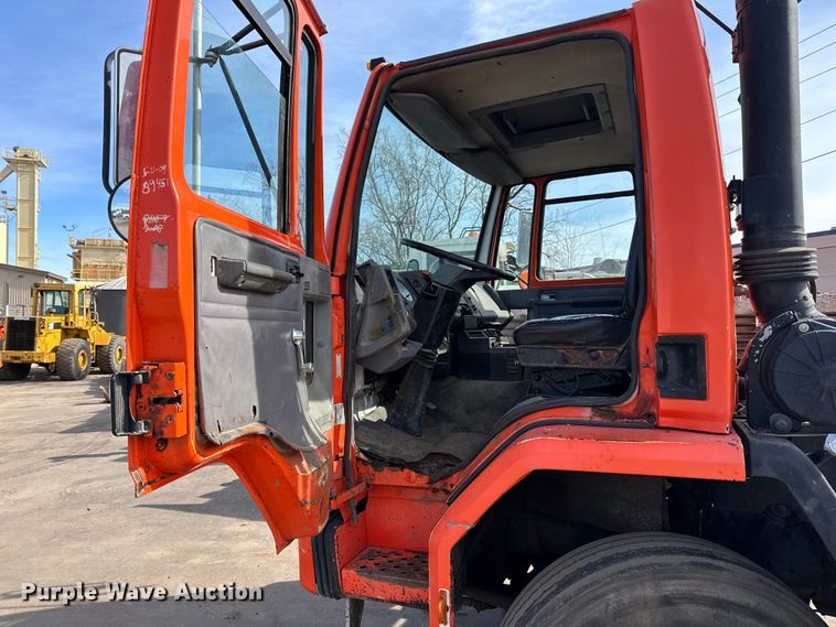 image for item DO3296 1996 Ford CF8000 semi truck