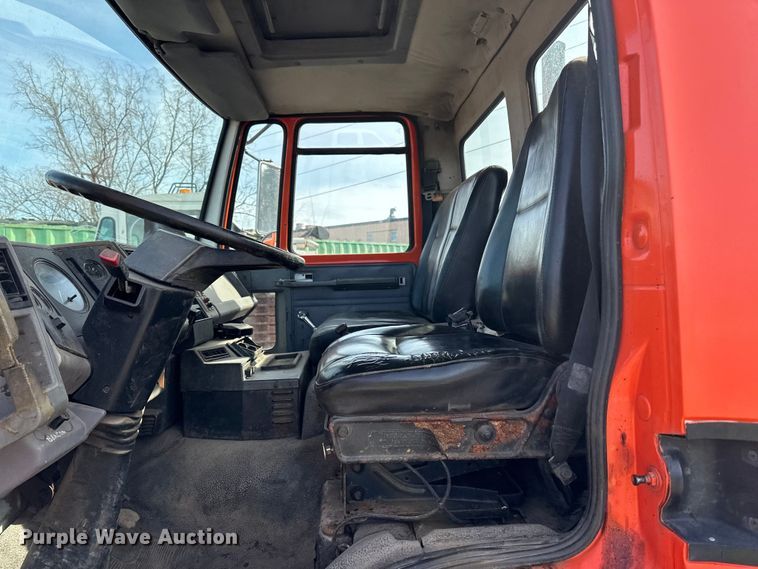 image for item DO3296 1996 Ford CF8000 semi truck