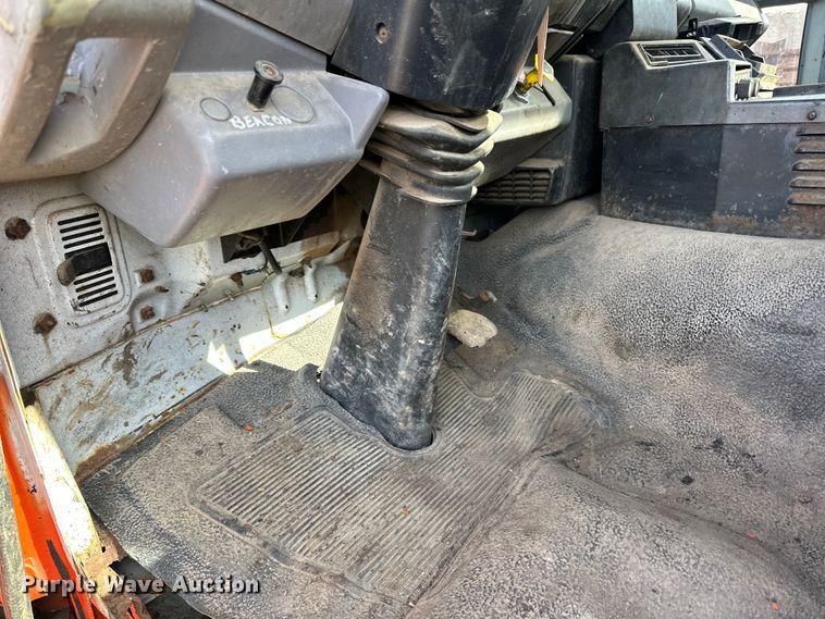 image for item DO3296 1996 Ford CF8000 semi truck