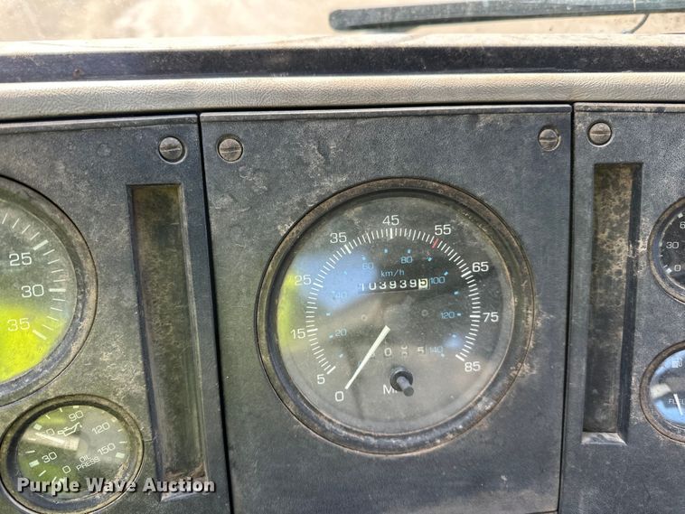 image for item DO3296 1996 Ford CF8000 semi truck