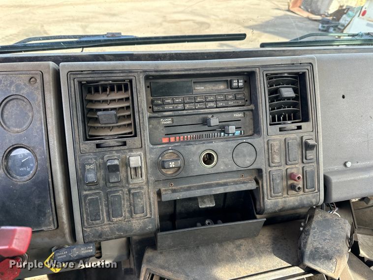 image for item DO3296 1996 Ford CF8000 semi truck