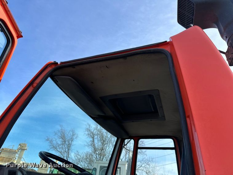 image for item DO3296 1996 Ford CF8000 semi truck