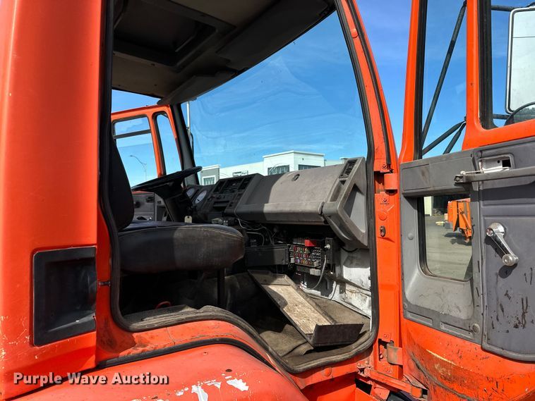 image for item DO3296 1996 Ford CF8000 semi truck