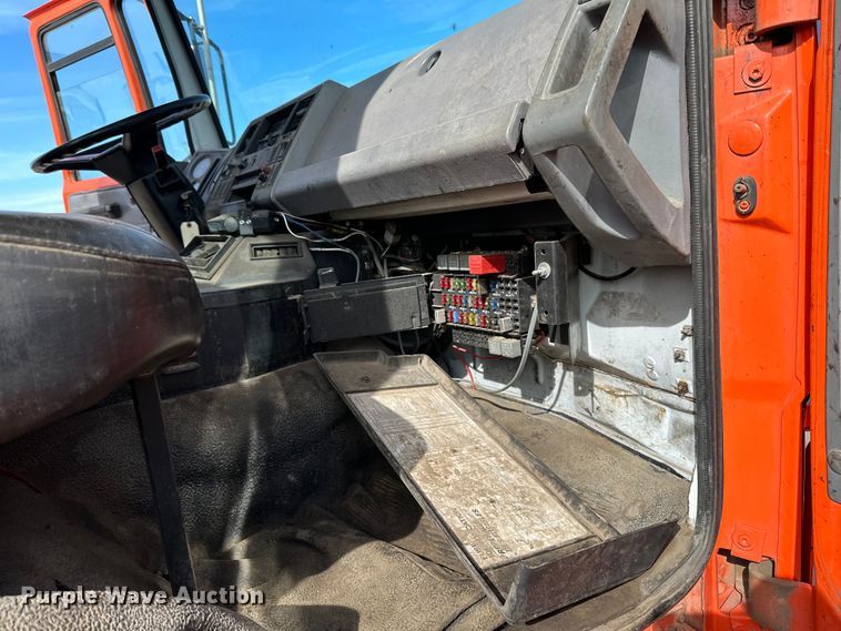 image for item DO3296 1996 Ford CF8000 semi truck