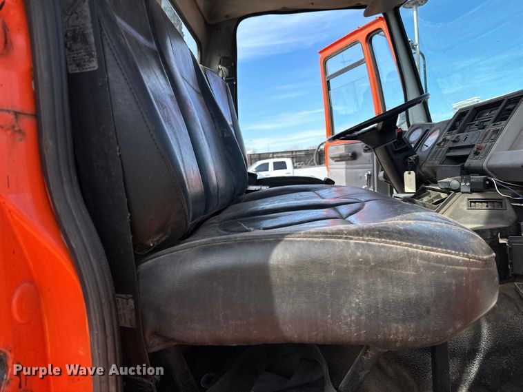 image for item DO3296 1996 Ford CF8000 semi truck