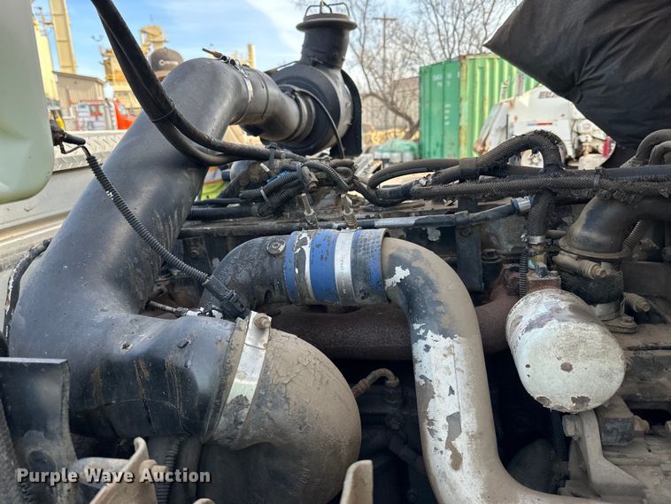 image for item DO3296 1996 Ford CF8000 semi truck