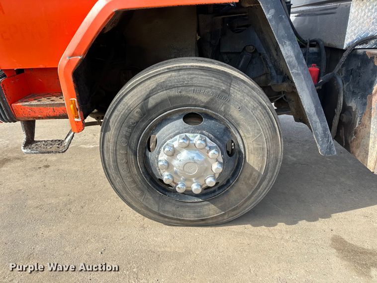 image for item DO3296 1996 Ford CF8000 semi truck