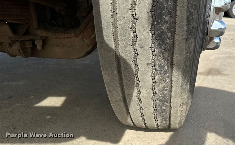 image for item DO3296 1996 Ford CF8000 semi truck