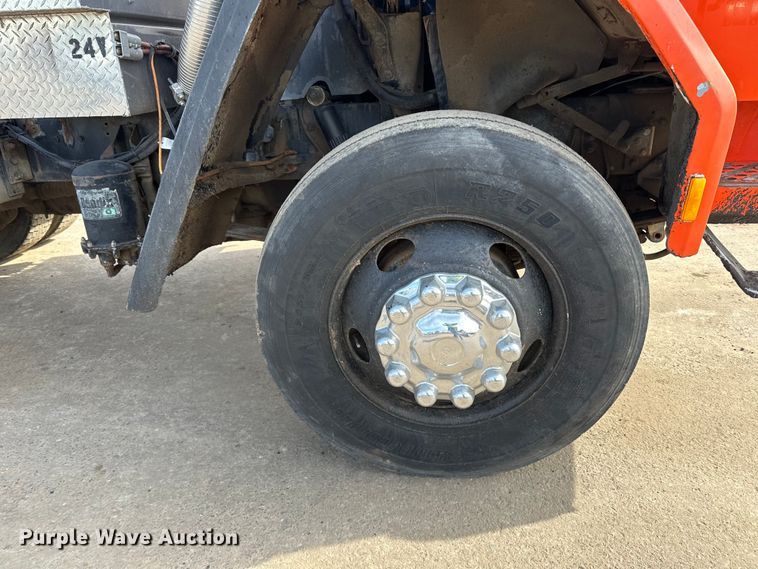 image for item DO3296 1996 Ford CF8000 semi truck