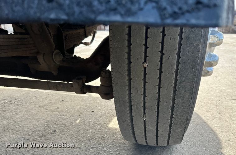 image for item DO3296 1996 Ford CF8000 semi truck