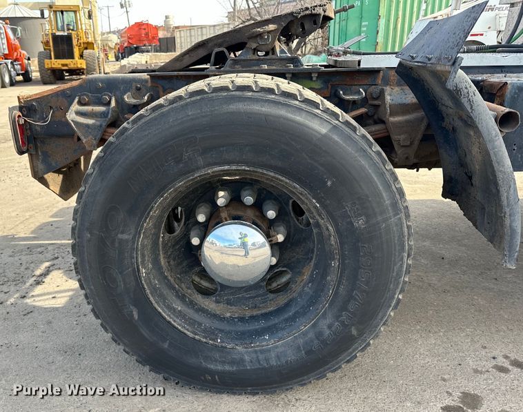 image for item DO3296 1996 Ford CF8000 semi truck