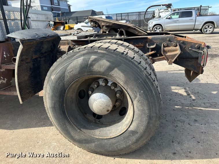 image for item DO3296 1996 Ford CF8000 semi truck