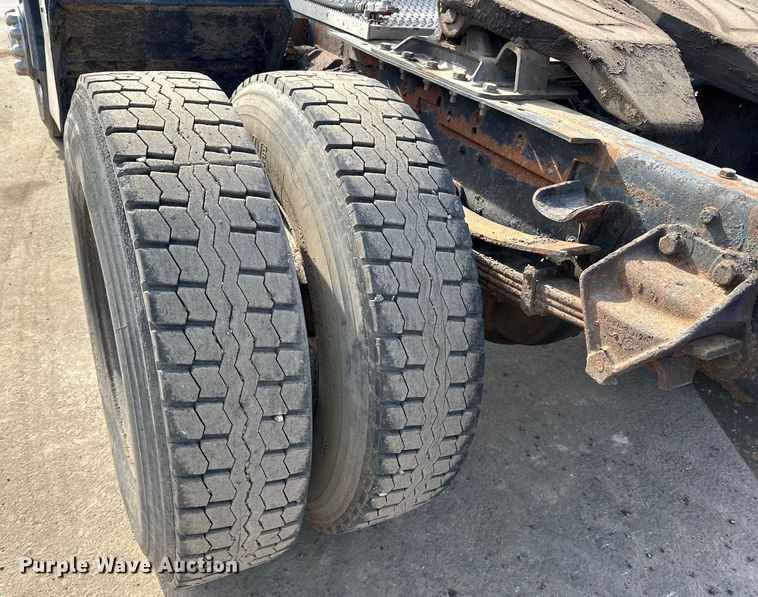 image for item DO3296 1996 Ford CF8000 semi truck