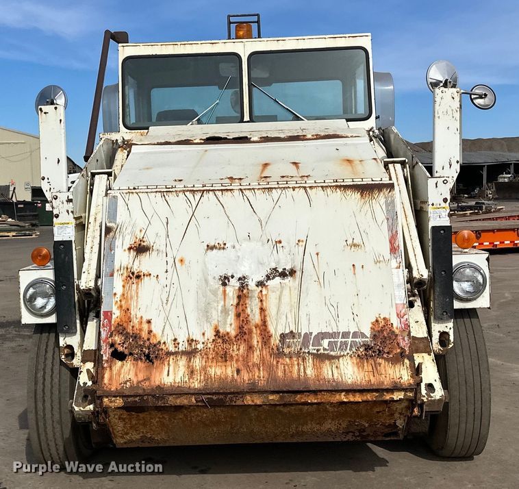 image for item DO3297 1996 Elgin Pellican street sweeper