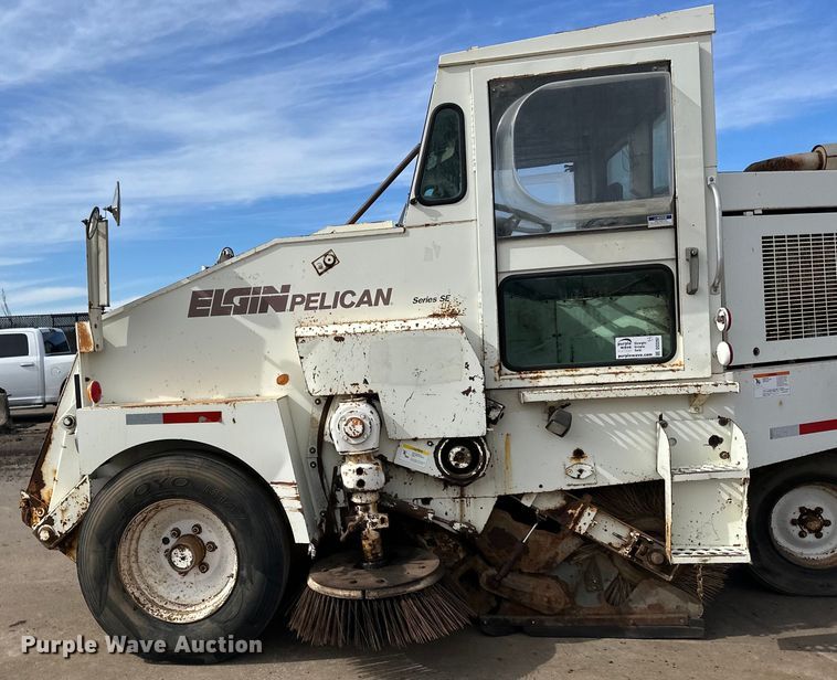 image for item DO3297 1996 Elgin Pellican street sweeper