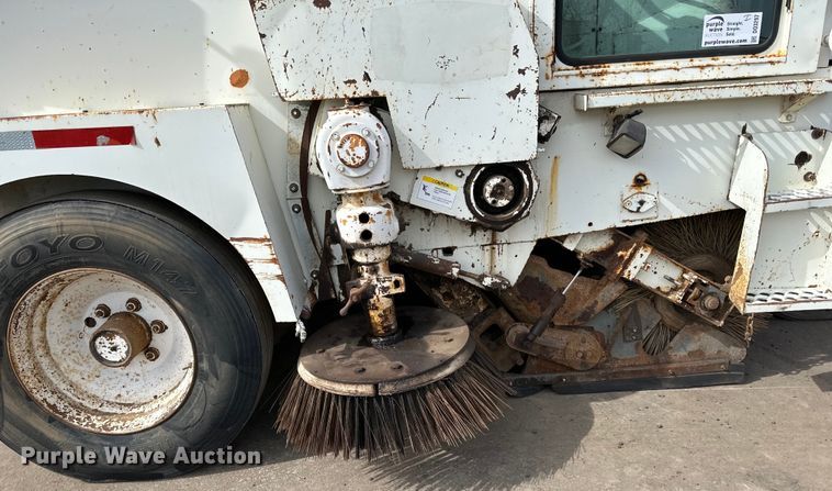 image for item DO3297 1996 Elgin Pellican street sweeper