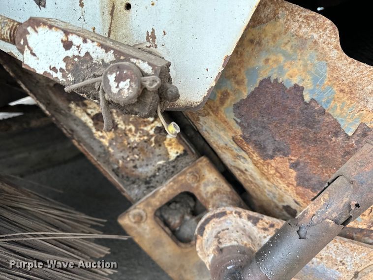 image for item DO3297 1996 Elgin Pellican street sweeper