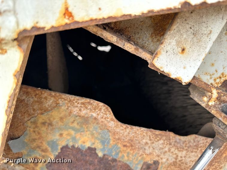 image for item DO3297 1996 Elgin Pellican street sweeper