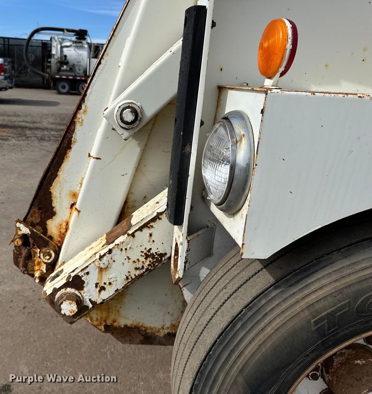 image for item DO3297 1996 Elgin Pellican street sweeper