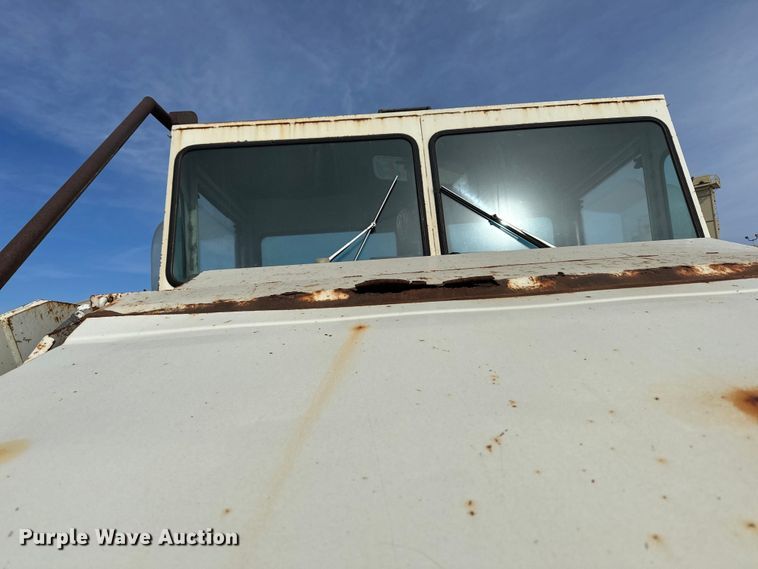 image for item DO3297 1996 Elgin Pellican street sweeper