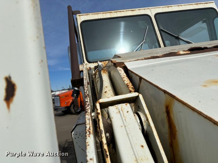 image for item DO3297 1996 Elgin Pellican street sweeper