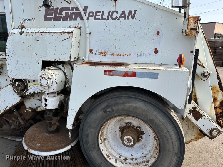 image for item DO3297 1996 Elgin Pellican street sweeper