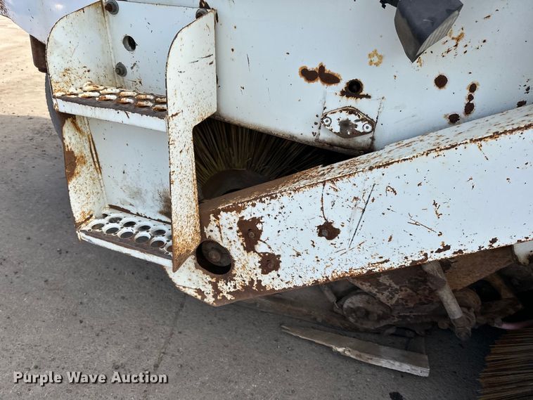 image for item DO3297 1996 Elgin Pellican street sweeper