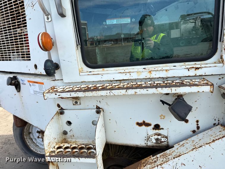 image for item DO3297 1996 Elgin Pellican street sweeper