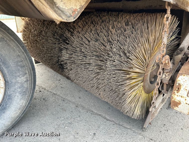 image for item DO3297 1996 Elgin Pellican street sweeper