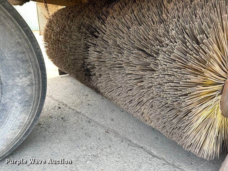 image for item DO3297 1996 Elgin Pellican street sweeper