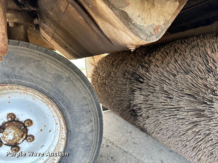 image for item DO3297 1996 Elgin Pellican street sweeper