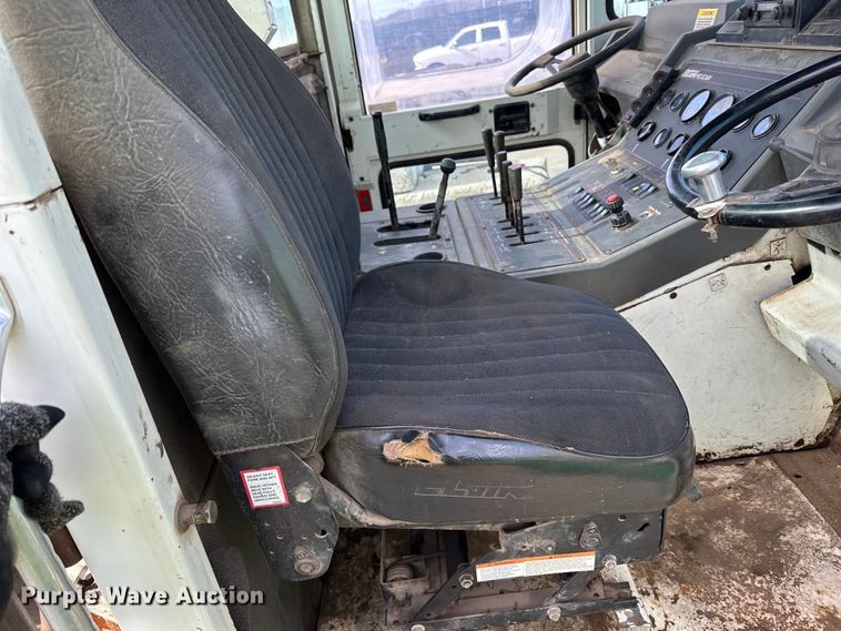 image for item DO3297 1996 Elgin Pellican street sweeper