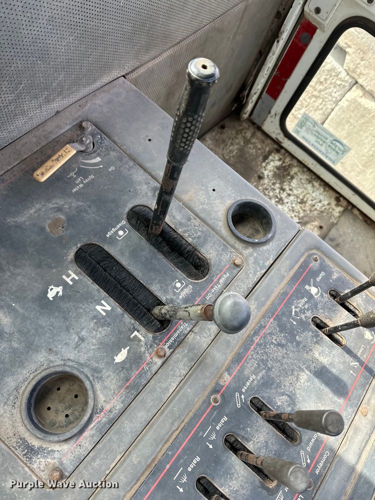 image for item DO3297 1996 Elgin Pellican street sweeper