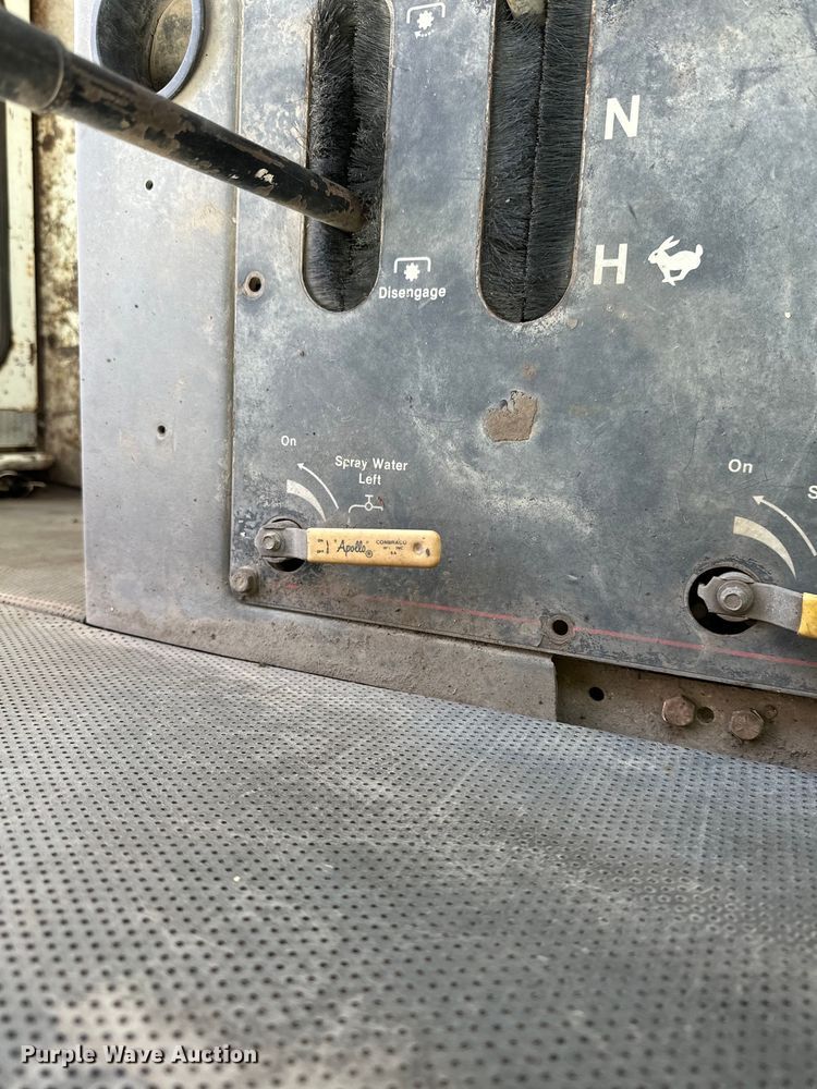 image for item DO3297 1996 Elgin Pellican street sweeper