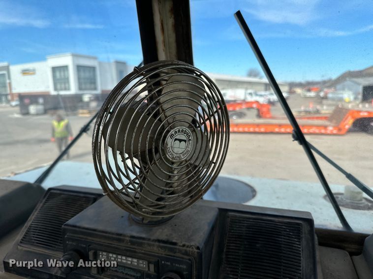 image for item DO3297 1996 Elgin Pellican street sweeper