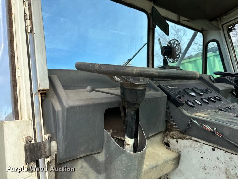 image for item DO3297 1996 Elgin Pellican street sweeper