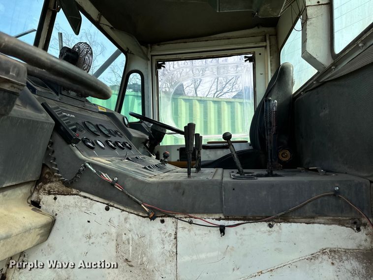 image for item DO3297 1996 Elgin Pellican street sweeper